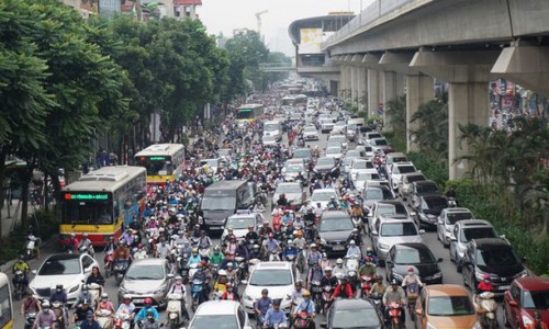Hà Nội: Thí điểm tách cứng làn ôtô và xe máy trên đường Nguyễn Trãi