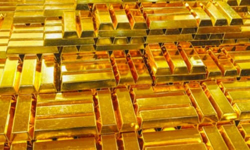 Giá vàng thế giới tiếp tục rơi tự do
