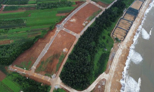 Sốt đất đi qua, hàng loạt lô đất vàng ven biển ở Quảng Trị bị bỏ cọc