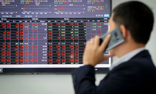 VN-Index giảm hơn 8 điểm, thấp nhất kể từ đầu tháng 2/2021