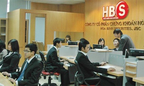 Hàng loạt nhân sự chứng khoán cấp cao nghỉ việc trong tháng 9 và tháng 10