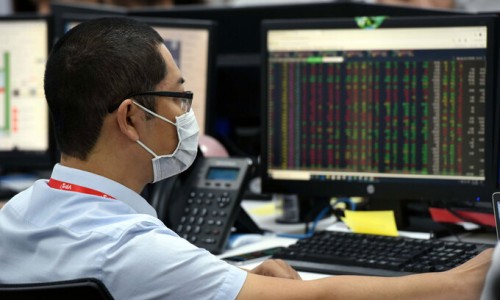 Hàng trăm mã giảm sàn, VN-Index vẫn tăng hơn 7 điểm
