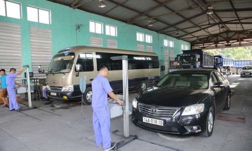 Đình chỉ 2 trung tâm đăng kiểm tại Tp.HCM