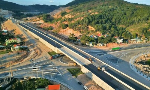 Bổ sung hơn 31 nghìn tỷ đồng để Bộ Giao thông Vận tải bố trí vốn cho 5 dự án cao tốc