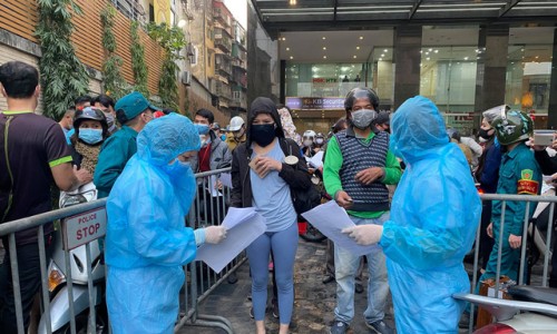 Hà Nội ra thông báo khẩn tìm người liên quan đến bệnh nhân mắc Covid-19 làm việc tại ngân hàng