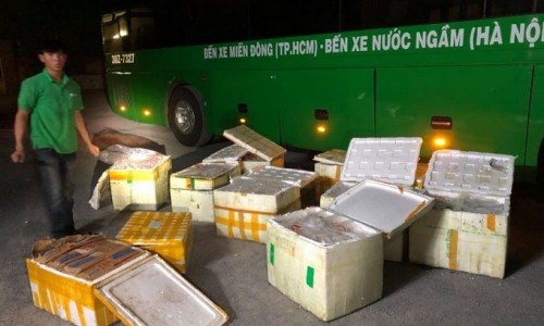 Nghệ An: Bắt vụ vận chuyển thực phẩm bẩn không rõ nguồn gốc xuất xứ
