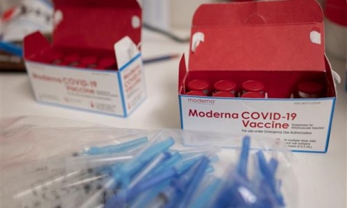 Moderna mở ra triển vọng vaccine COVID-19 cho thanh thiếu niên
