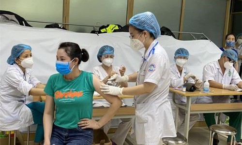6 triệu liều vắc xin phòng COVID-19 của AstraZeneca và Pfize sẽ về Việt Nam trong thời gian tới
