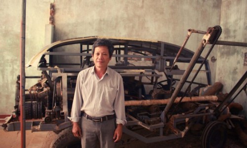 Quảng Ngãi: Chân dung lão nông sáng chế máy bóc vỏ cây keo độc đáo