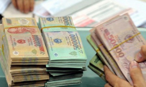 Dịch bệnh bùng phát, thu ngân sách tiếp tục giảm tốc