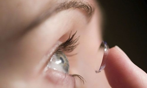 Đeo kính áp tròng kém chất lượng: Nguy hại khôn lường tới đôi mắt