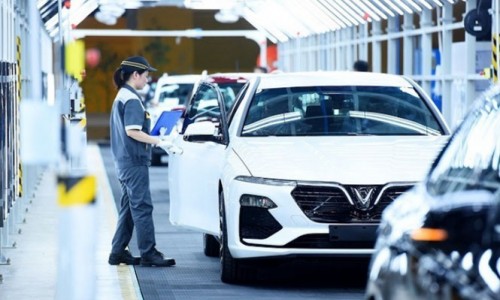 Giảm 50% lệ phí trước bạ đối với ôtô điện chạy pin