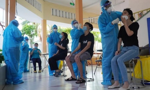Vì sao có người bị nặng, có người không xuất hiện triệu chứng khi nhiễm covid 19?