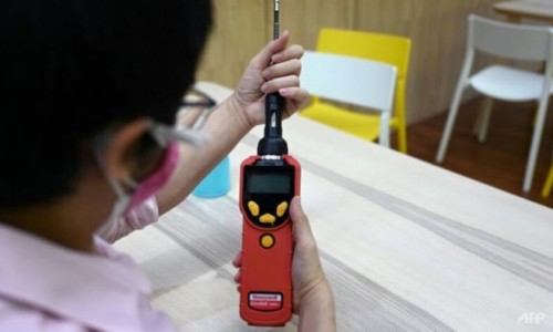 Thái Lan sáng chế thiết bị phát hiện Covid-19 qua mồ hôi nách