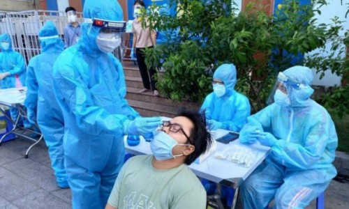 Loạn giá xét nghiệm Covid-19: Bộ Y Tế giải trình gì?