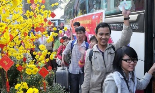Hà Nội hỗ trợ phương tiện về quê miễn phí cho người lao động