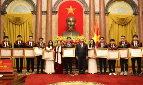 Chủ tịch nước tuyên dương học sinh đoạt giải Olympic và Khoa học kỹ thuật quốc tế năm 2021