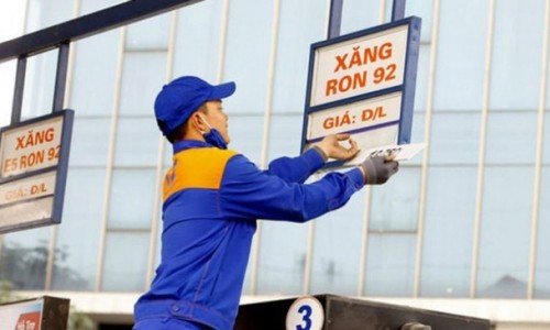 Giá xăng tăng gần 500 đồng/lít