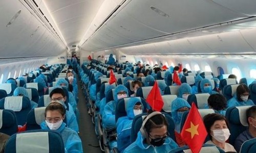 Thủ tướng yêu cầu cấp phép cho các hãng hàng không nước ngoài chở công dân Việt Nam về nước