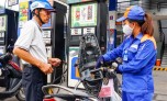 Giá xăng dầu tăng cao nhất trong 8 năm, doanh nghiệp than lỗ, cách nào để bình ổn thị trường?