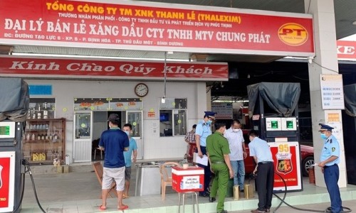 Tước giấy phép, phạt hơn 444 triệu 2 doanh nghiệp bán xăng kém chất lượng