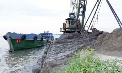 Quảng Ninh: Khai thác cát trái phép, Công ty Đức Cường bị phạt 140 triệu đồng