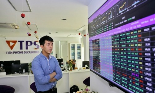 Siết chặt mua bán trái phiếu, ngân hàng có 'cửa khác' nhờ công ty chứng khoán?