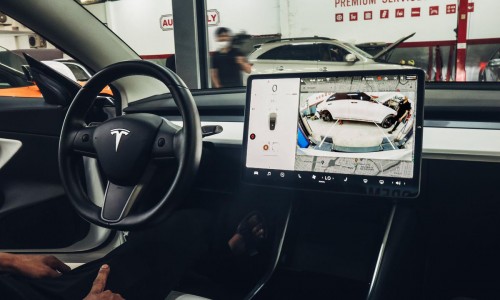 Tesla triệu hồi 130.000 xe ở Mỹ do trục trặc màn hình cảm ứng