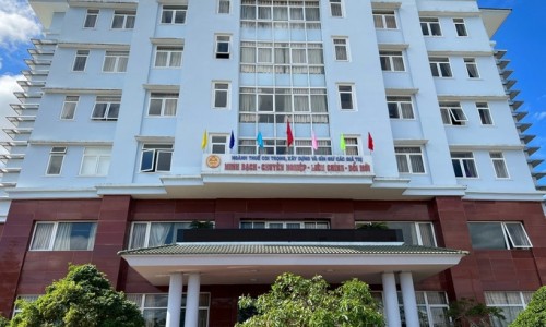 Tạm đình chỉ cán bộ thuế Kon Tum nghi "thiếu chuẩn mực trong thực hiện nhiệm vụ"