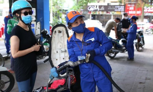 Bộ Công Thương đề xuất giải pháp giảm giá xăng dầu