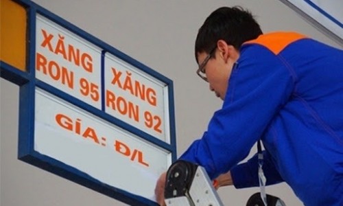Giá xăng giảm 100 - 400 đồng/lít