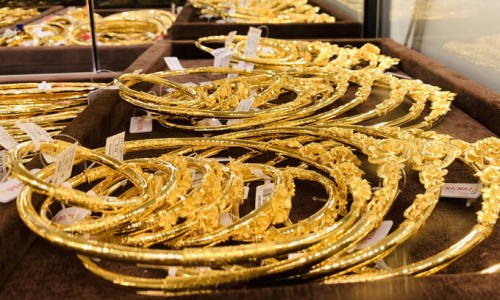 Giá vàng thế giới tiếp tục suy giảm, vàng trong nước nhích nhẹ