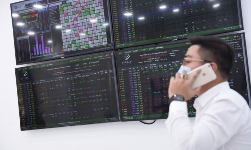VN-Index bất ngờ để mất điểm ở những phút cuối phiên