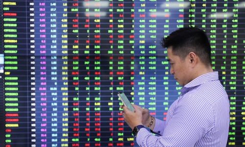 Áp lực bán dâng cao, VN-Index vẫn tăng nhẹ