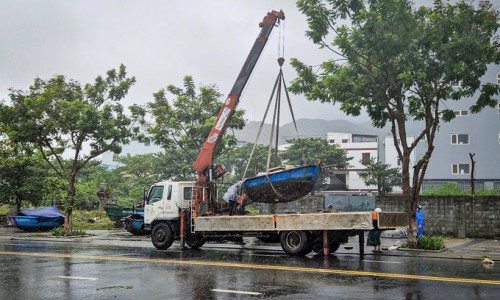 Thủ tướng yêu cầu tập trung ứng phó với bão số 4