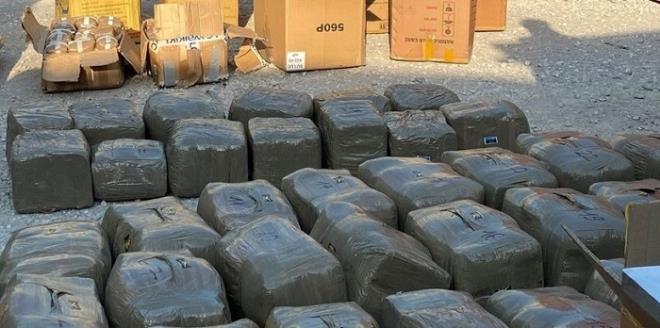 Hải Phòng: Bắt giữ hơn nửa tấn cần sa giấu trong vách container