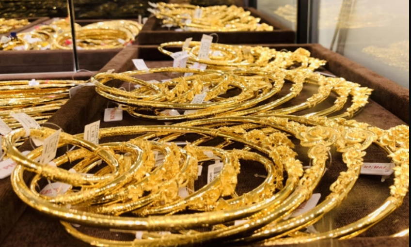 Giá vàng rơi tự do, mất mốc 1.800 USD/ounce