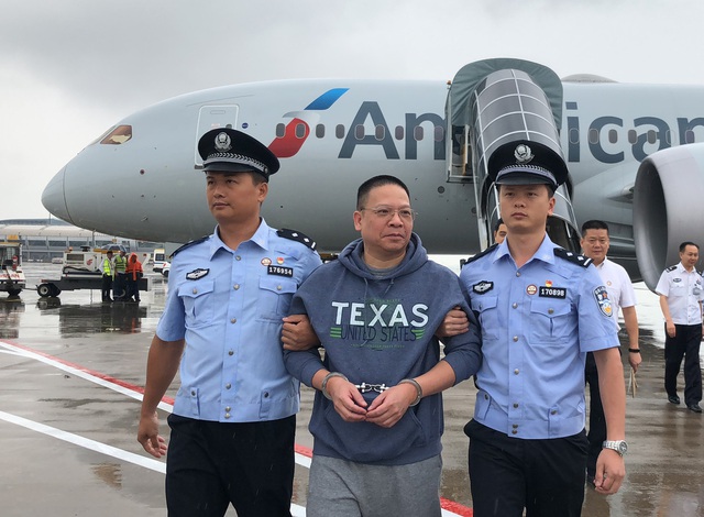 Trung Quốc: Tham quan lẩn trốn 17 năm ở Mỹ nhận tội biển thủ 800 triệu USD