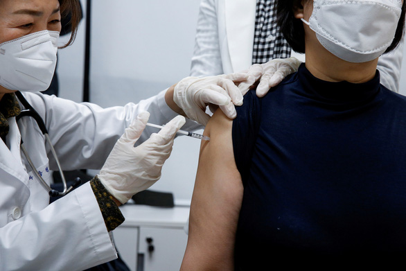 Hai người Hàn Quốc tử vong sau khi tiêm vaccine COVID-19 của AstraZeneca