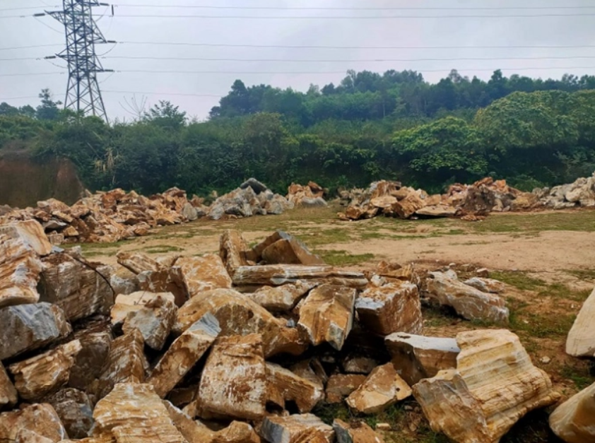 Nghệ An: Hàng trăm khối đá cảnh tập kết trái phép