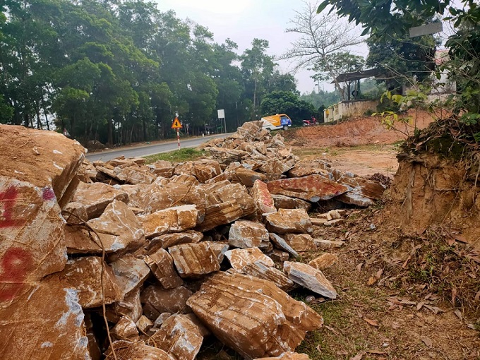Nghệ An: Hàng trăm khối đá cảnh tập kết trái phép
