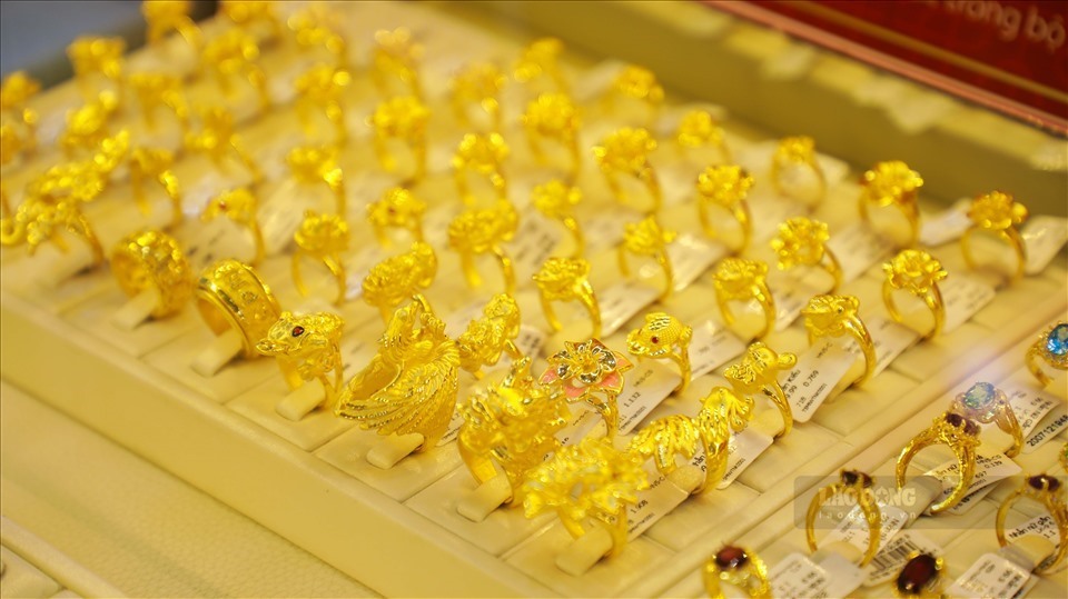 Cuối tuần, giá vàng trong nước tiếp tục giảm