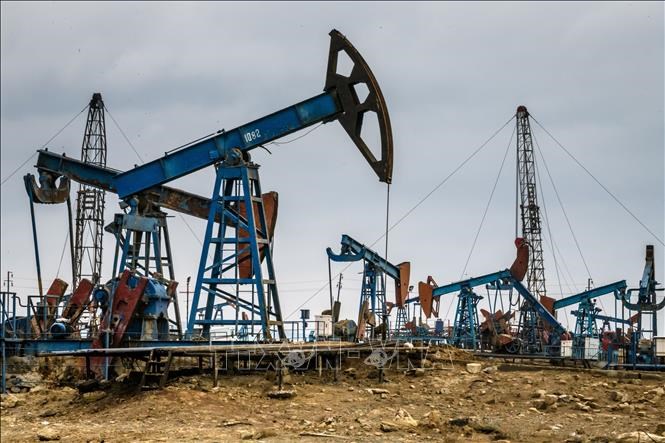 Lo ngại dư cung, giá dầu thế giới giảm khoảng 6%