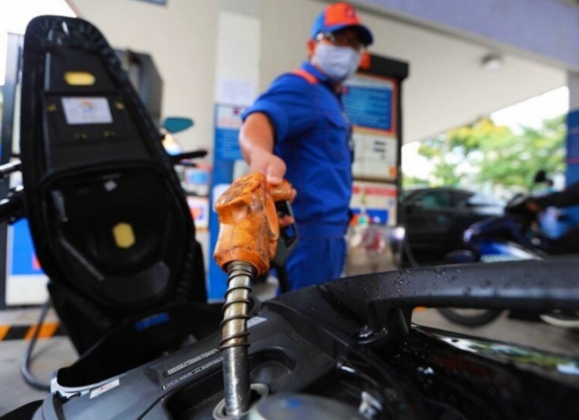 Giá xăng tăng nhẹ, vượt 19.000 đồng/lít