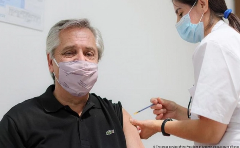 Tổng thống Argentina dương tính sau khi tiêm vaccine Sputnik V