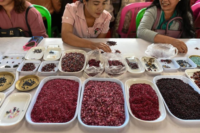 Mỹ tiếp tục giáng đòn vào tài chính của quân đội Myanmar