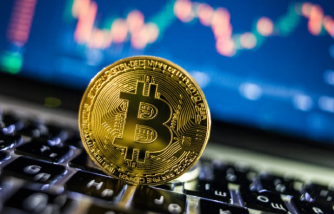 Giá Bitcoin lại vượt 61.000 USD