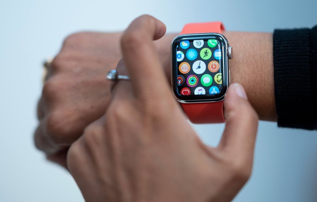 Ngành công nghiệp đồng hồ xa xỉ Thụy Sĩ đang bị Apple thay thế
