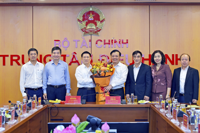 Tân Bộ trưởng Bộ Tài chính Hồ Đức Phớc nhận bàn giao nhiệm vụ