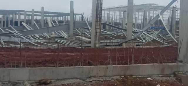 Nhà xưởng rộng 15.000 m2 đang thi công bất ngờ đổ sập